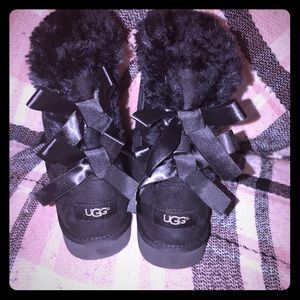 UGG Classic Short w/ Bows